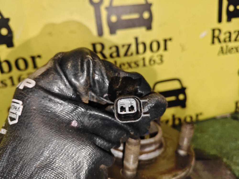 Кулак поворотный Mitsubishi Lancer 2008 X