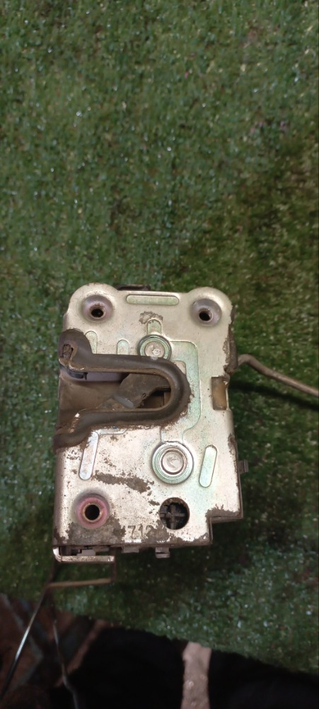 Замок двери lada largus 2013