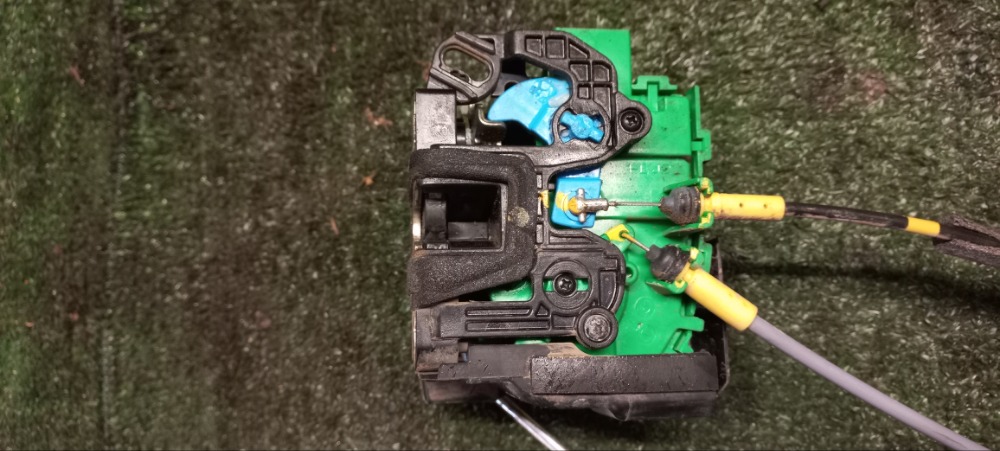 Замок двери Kia Rio 3 2017 седан