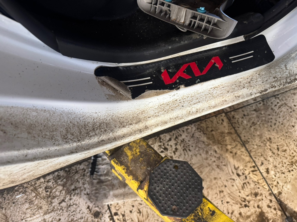 Порог кузова Kia Rio 3 2017 седан