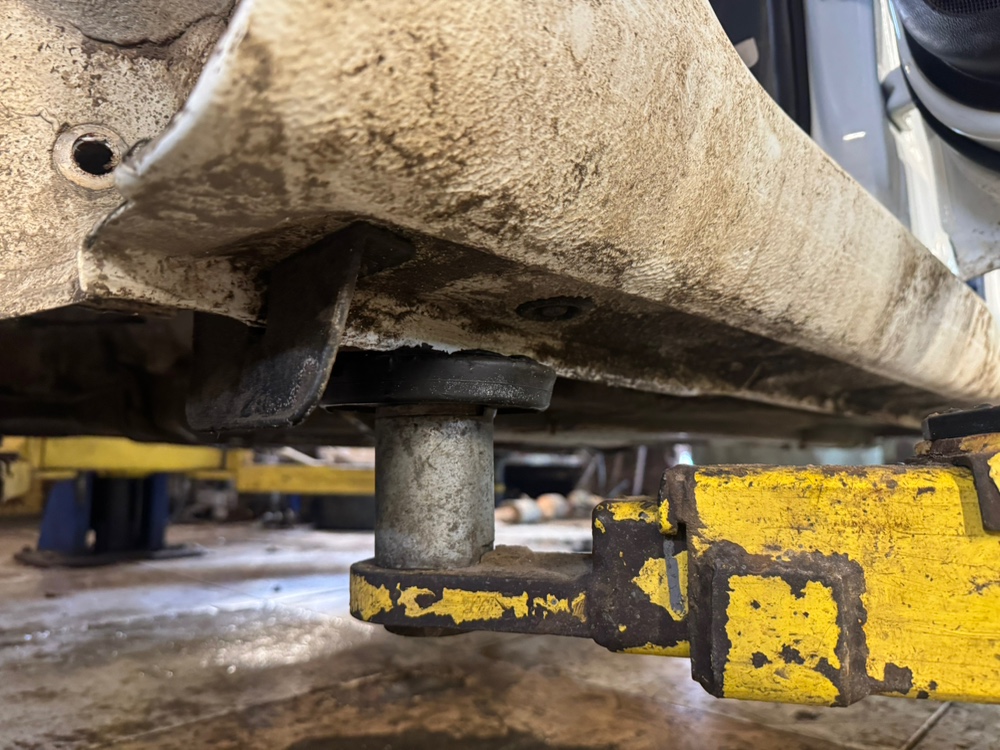 Порог кузова Kia Rio 3 2017 седан