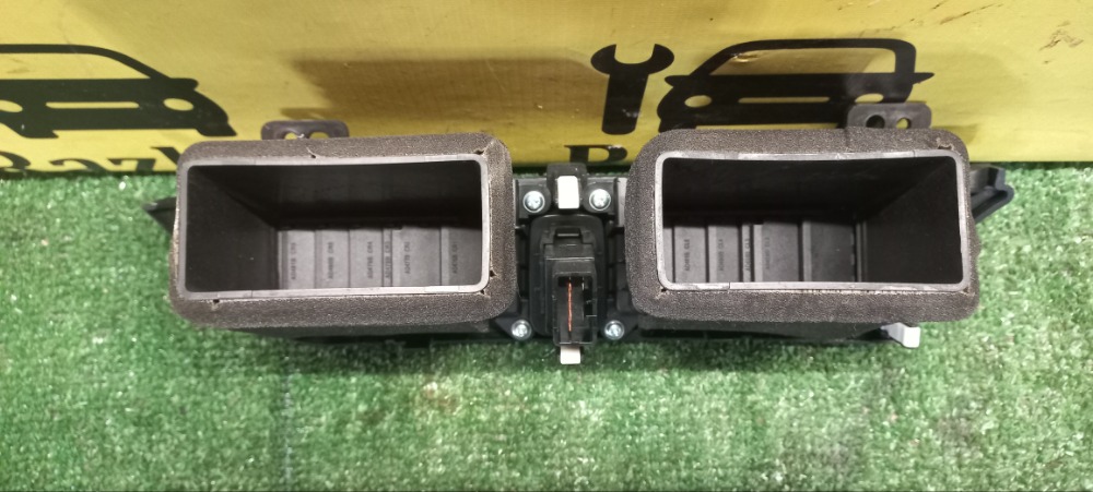 Дефлектор центральный Kia Rio 3 2017 седан