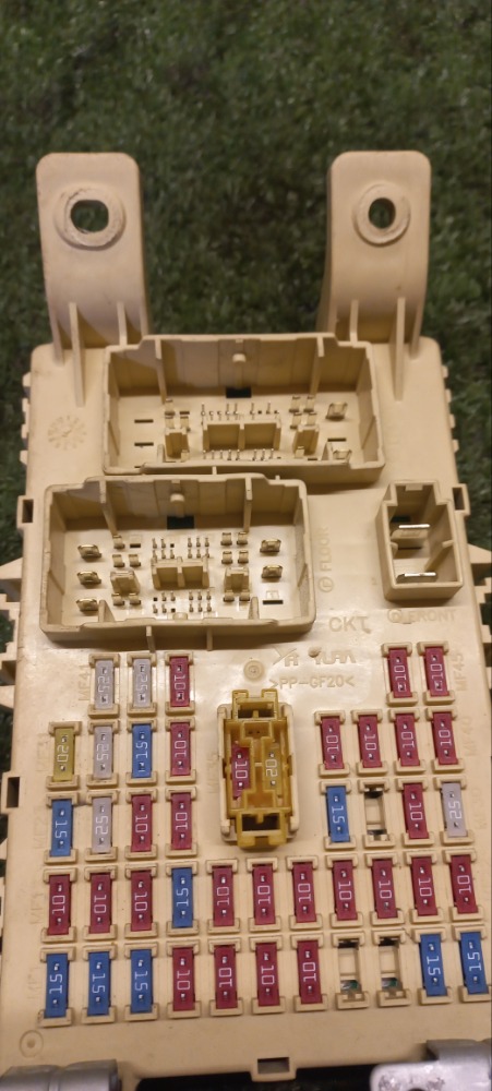 Блок предохранителей салонный Kia Rio 3 2017 седан