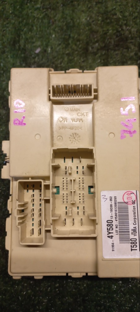 Блок предохранителей салонный Kia Rio 3 2017 седан