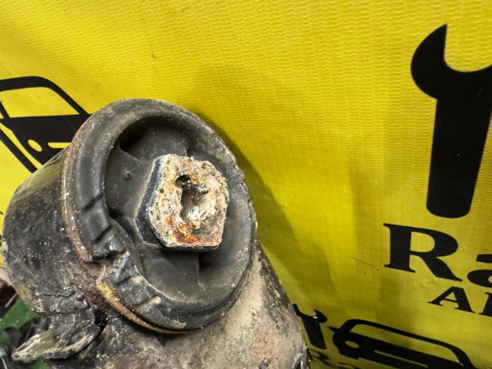 Балка Kia Rio 3 2017 седан