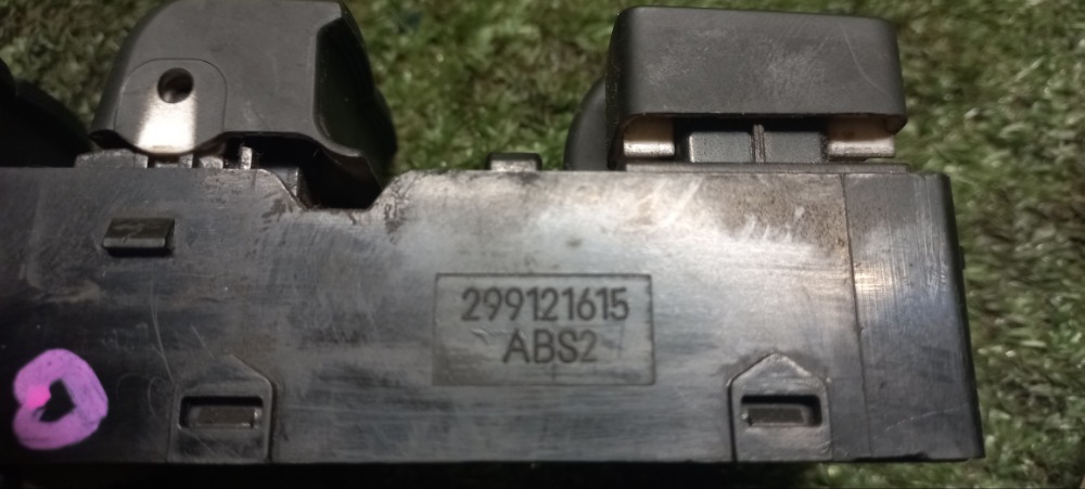 Блок управления стеклоподъемниками Kia Rio 3 2017 седан