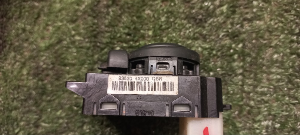 Блок управления стеклоподъемниками Kia Rio 3 2017 седан