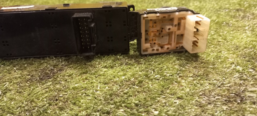 Блок управления стеклоподъемниками Kia Rio 3 2017 седан