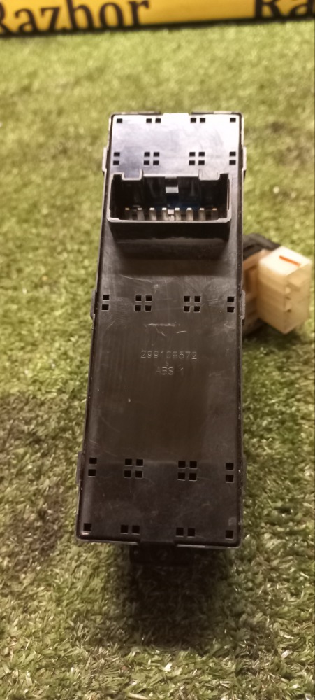 Блок управления стеклоподъемниками Kia Rio 3 2017 седан