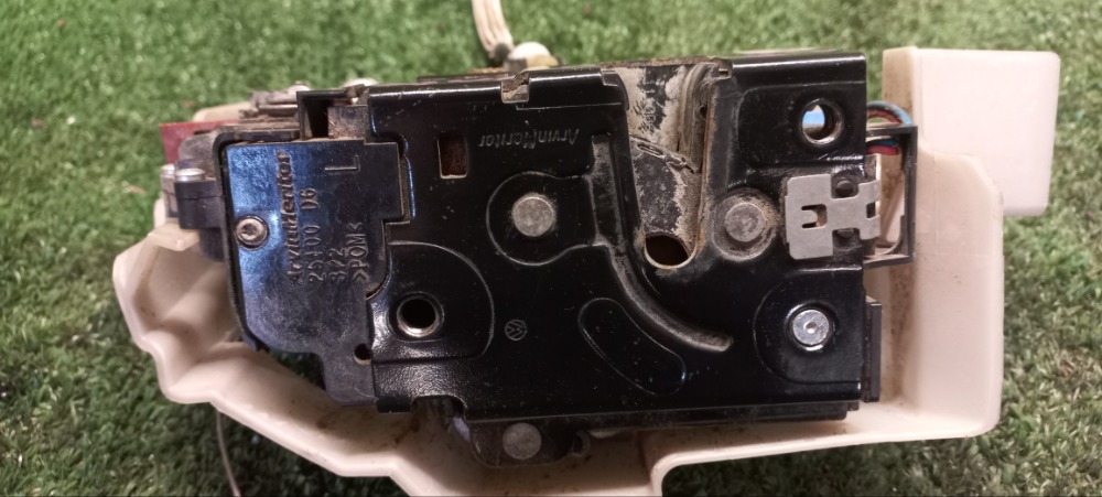 Замок двери Volkswagen Touareg 2007 1