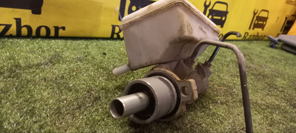 Главный тормозной цилиндр Toyota Yaris 1999-2006 P10