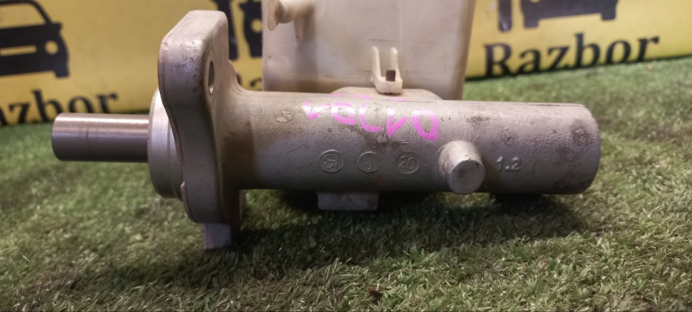 Главный тормозной цилиндр Volvo V70 2003 V70