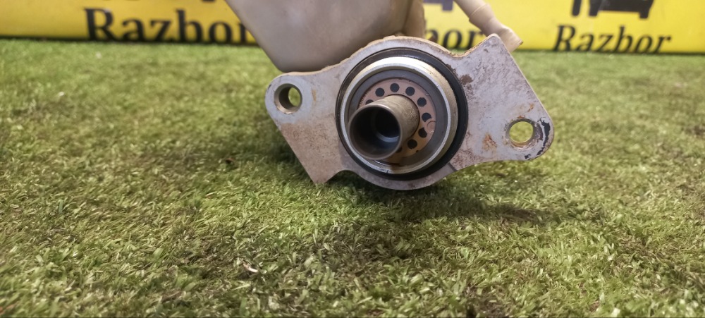 Главный тормозной цилиндр Volvo V70 2003 V70