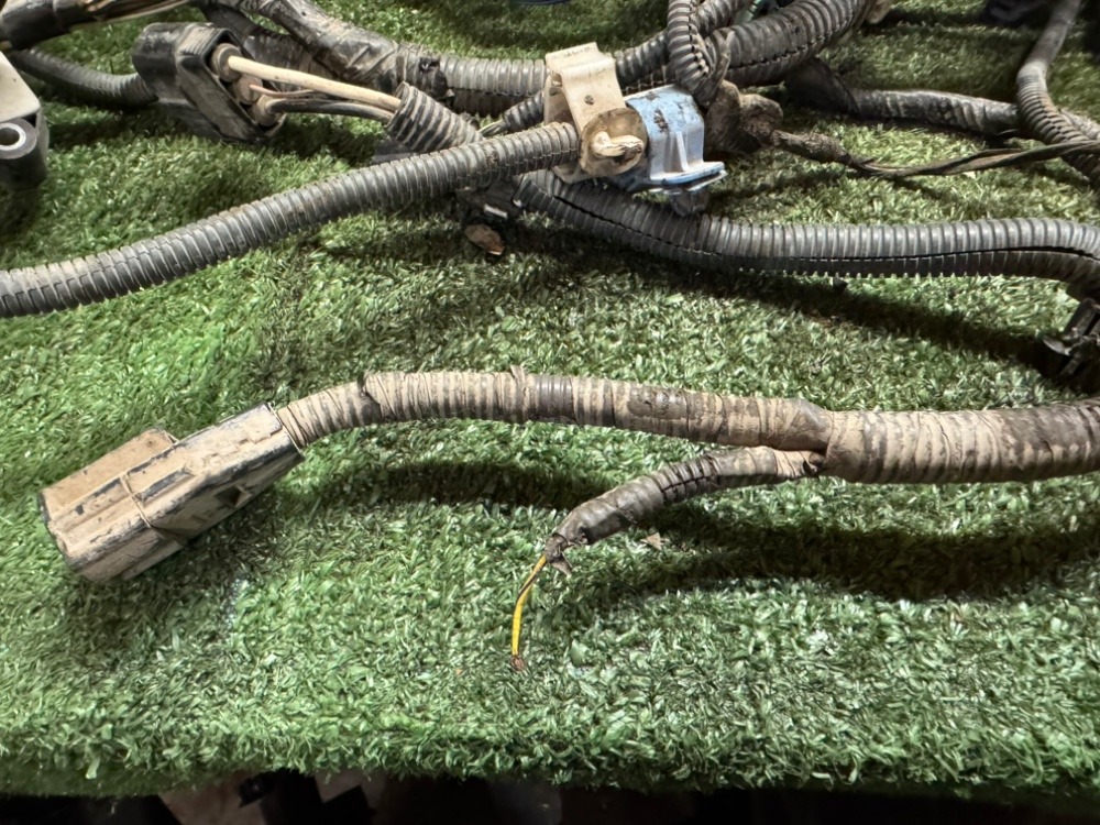 Подкапотная проводка Toyota Land Cruiser Prado 2011 150