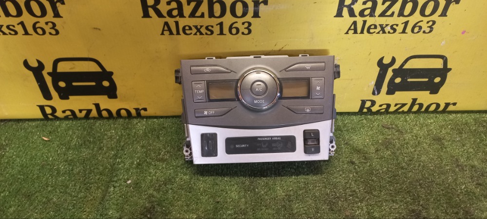 Блок управления климатом Toyota Corolla E150