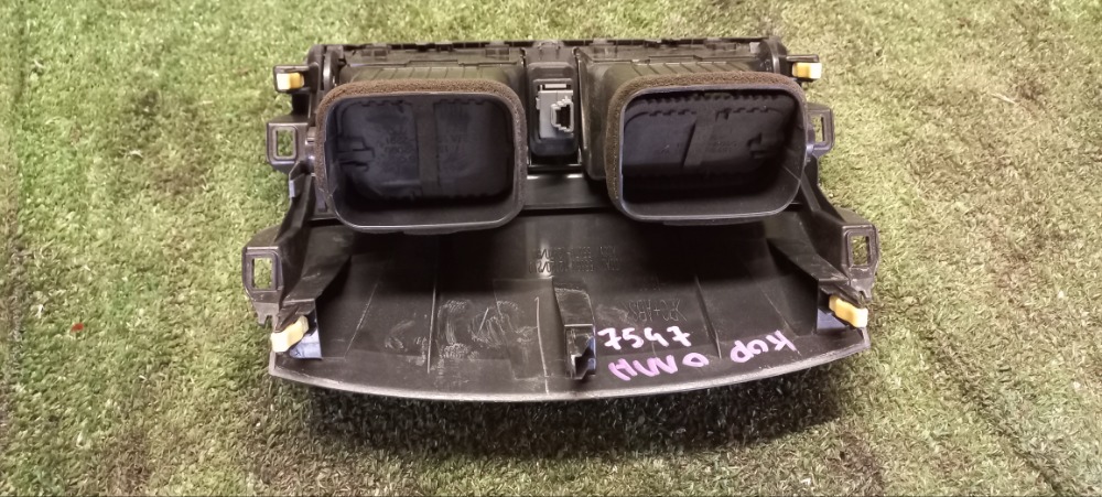 Дефлектор центральный Toyota Corolla 2011 E 151