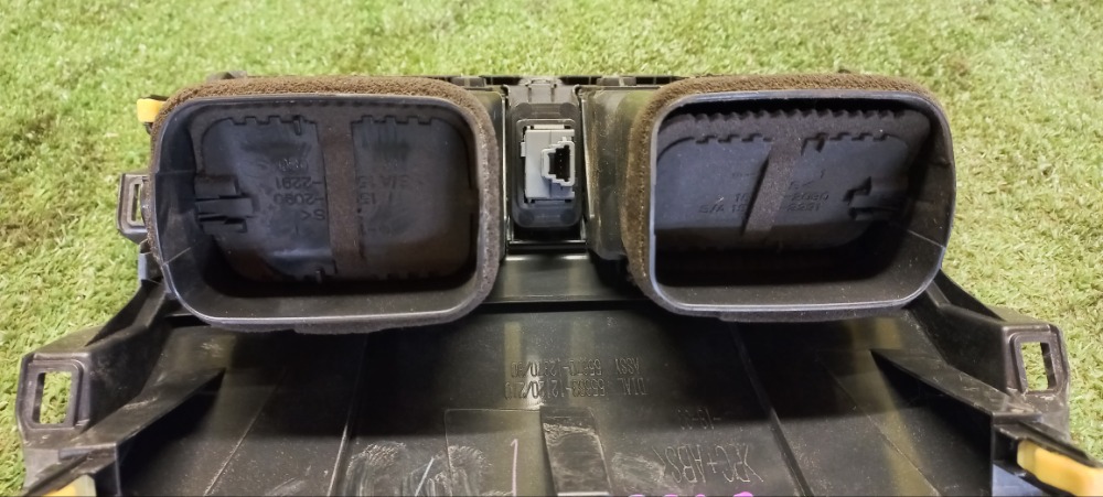 Дефлектор центральный Toyota Corolla 2011 E 151