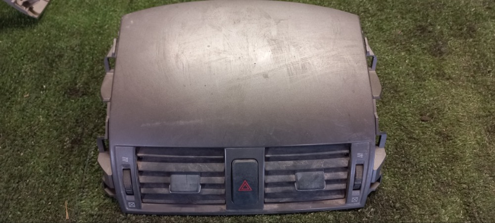 Дефлектор центральный Toyota Corolla 2011 E 151