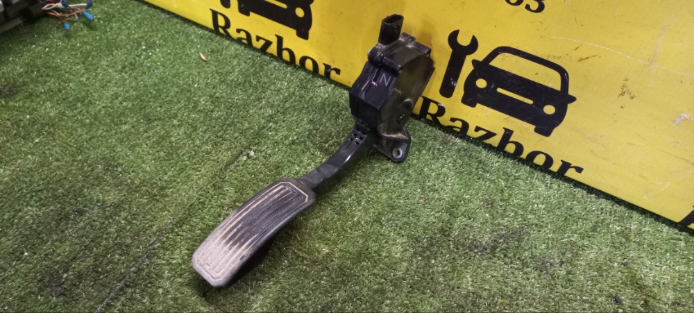 Педаль газа Toyota Corolla 2011 E 151