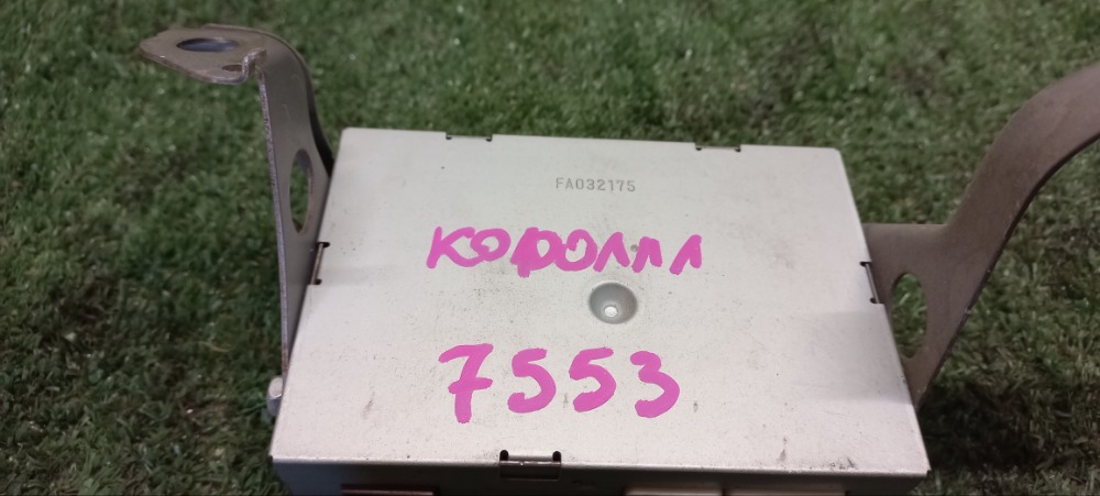 Блок электронный Toyota Corolla 2011 E 151