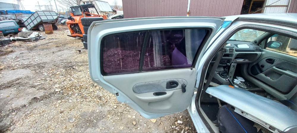 Задняя левая дверь Renault symbol 2004 au14