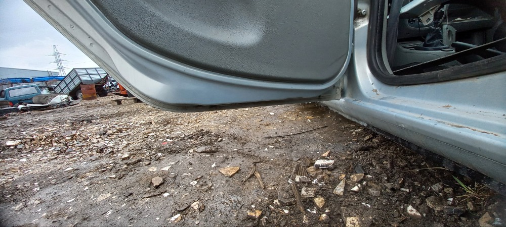 Задняя левая дверь Renault symbol 2004 au14