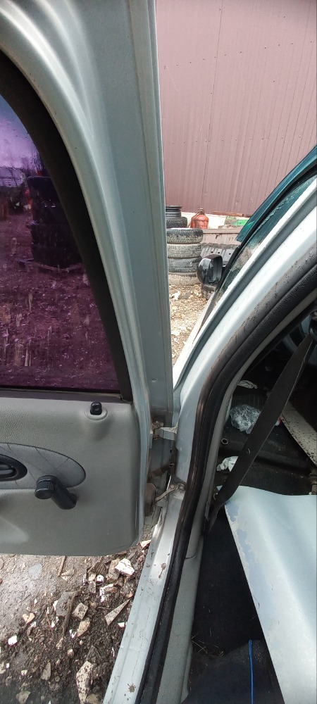 Задняя левая дверь Renault symbol 2004 au14