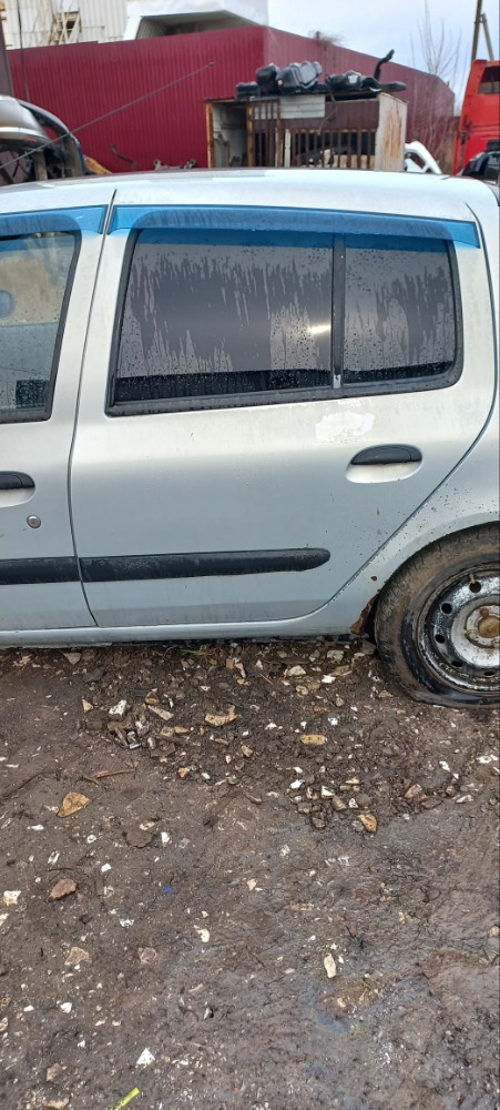 Задняя левая дверь Renault symbol 2004 au14