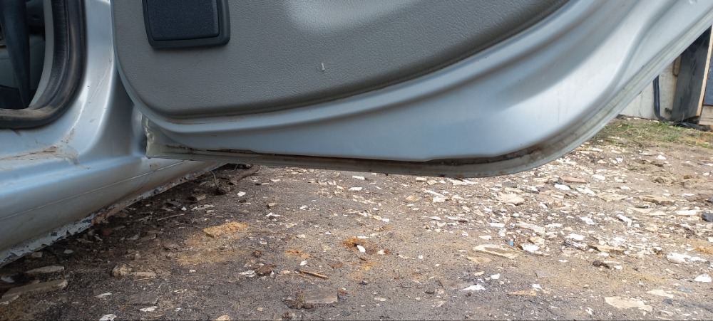 Задняя правая дверь Renault symbol 2004 au14