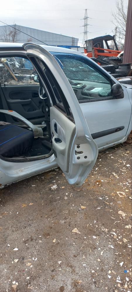 Задняя правая дверь Renault symbol 2004 au14