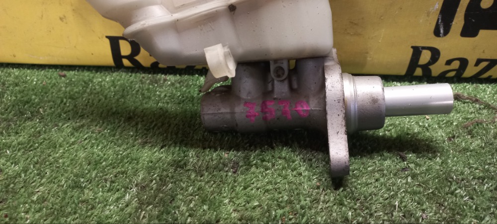 Главный тормозной цилиндр Mitsubishi Lancer 2008 X