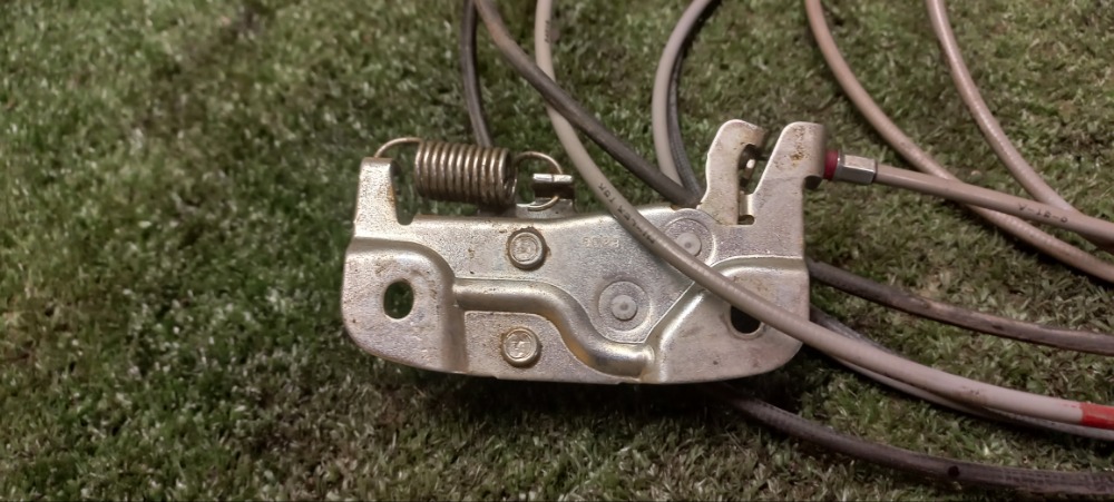 Трос багажника Mitsubishi Lancer 2008 X