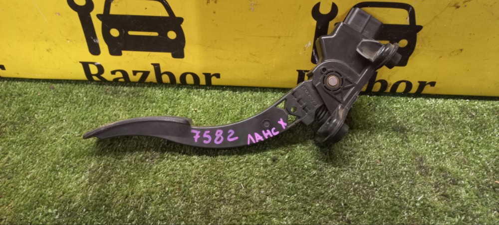 Педаль газа Mitsubishi Lancer 2008 X