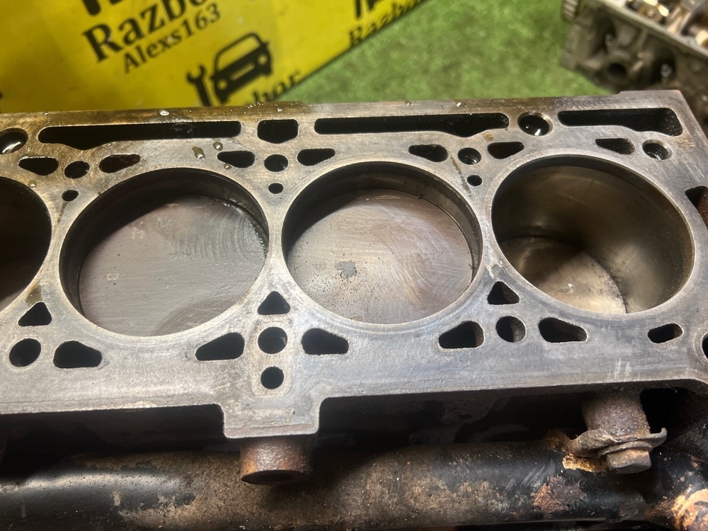 Блок ДВС Renault symbol 2004 au14