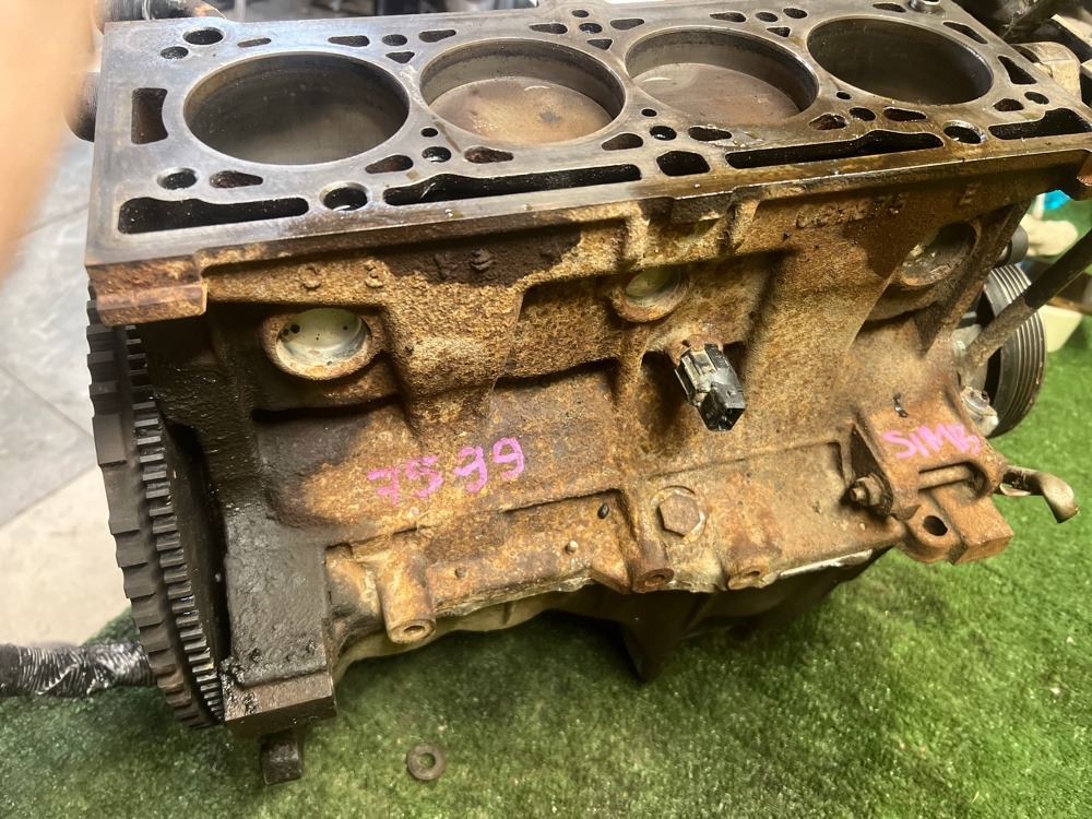 Блок ДВС Renault symbol 2004 au14