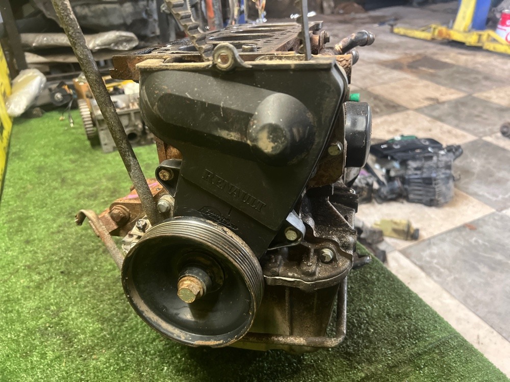 Блок ДВС Renault symbol 2004 au14