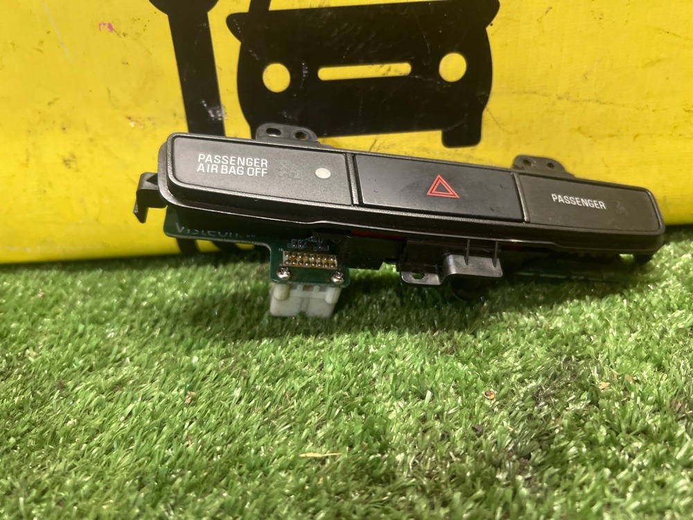 Кнопка аварийной сигнализации Mitsubishi Lancer 2008 X