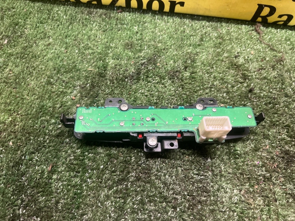 Кнопка аварийной сигнализации Mitsubishi Lancer 2008 X