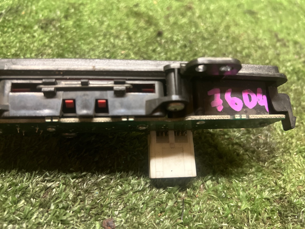 Кнопка аварийной сигнализации Mitsubishi Lancer 2008 X