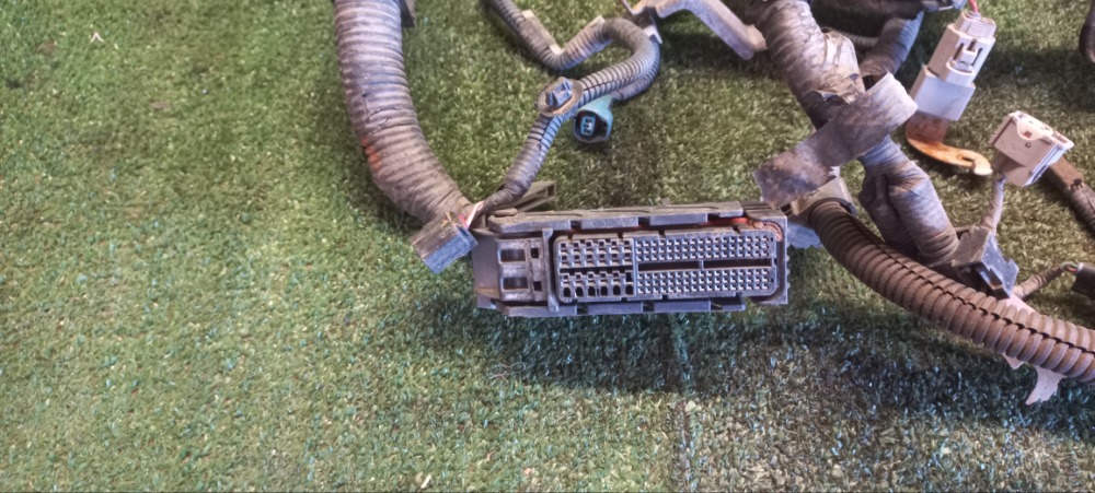 Подкапотная проводка Toyota Corolla 2011 E 151