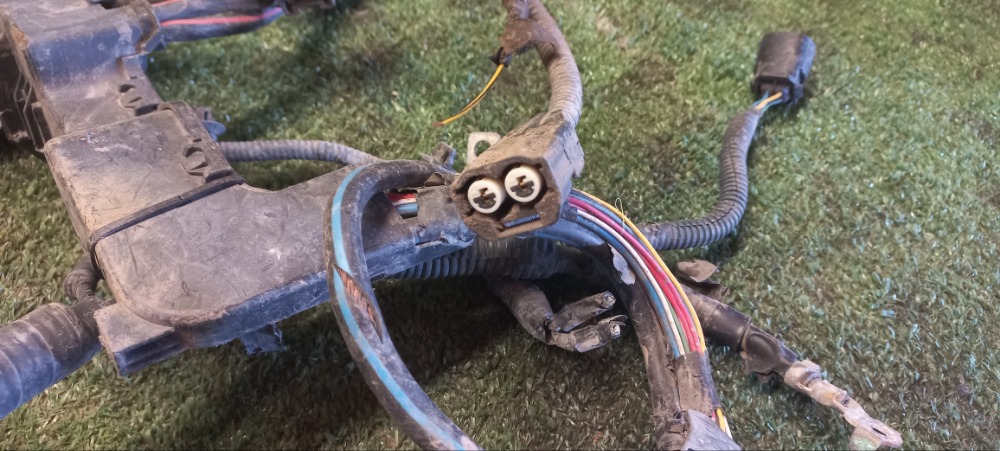 Подкапотная проводка Toyota Corolla 2011 E 151