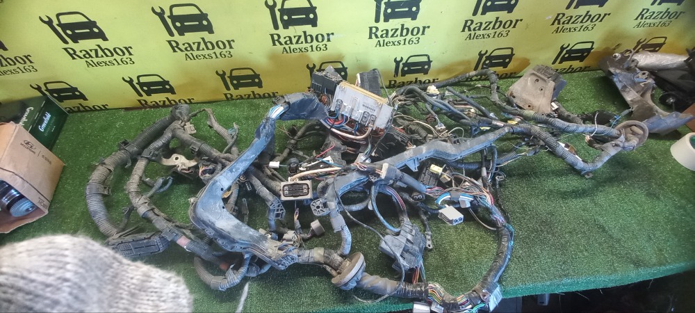 Подкапотная проводка Toyota Corolla 2011 E 151