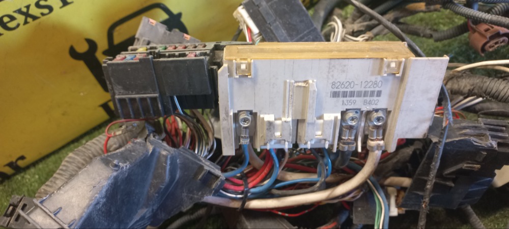 Подкапотная проводка Toyota Corolla 2011 E 151