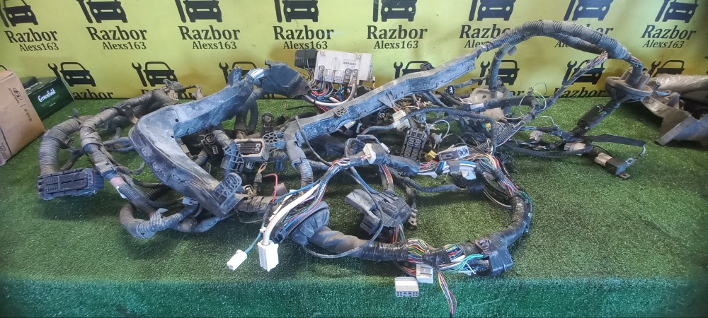 Подкапотная проводка Toyota Corolla 2011 E 151