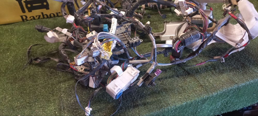 Проводка салона Toyota Corolla 2011 E 151