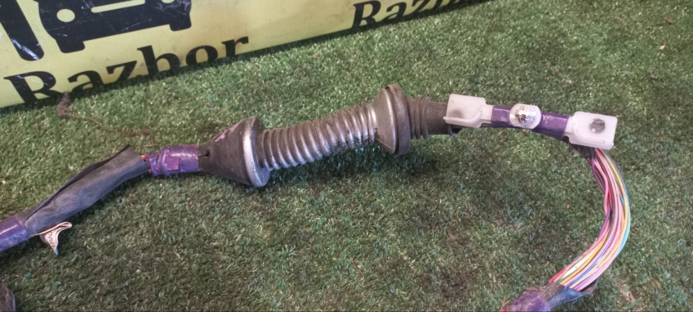 Проводка двери Toyota Corolla 2011 E 151