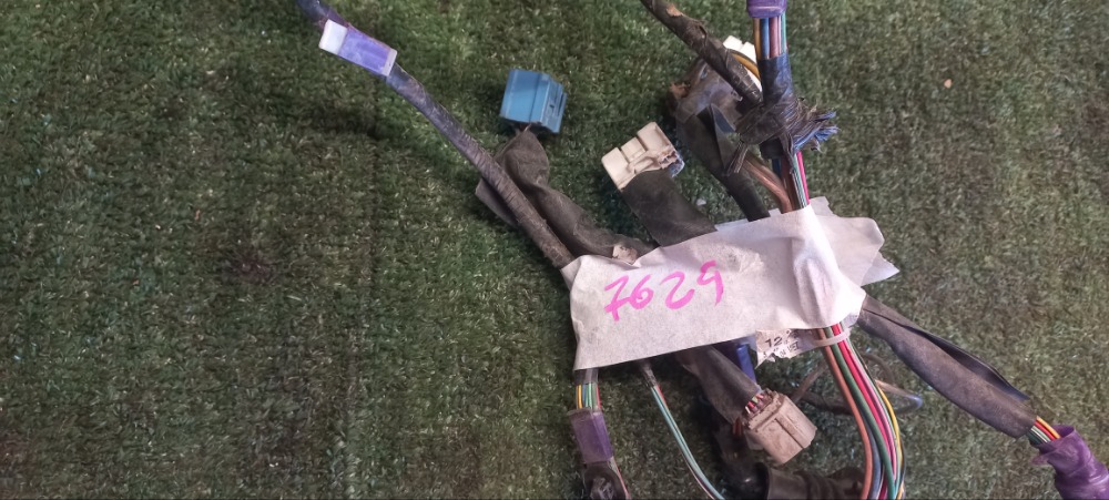 Проводка двери Toyota Corolla 2011 E 151