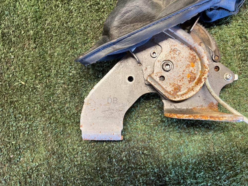 Ручник Toyota Corolla 2011 E 151