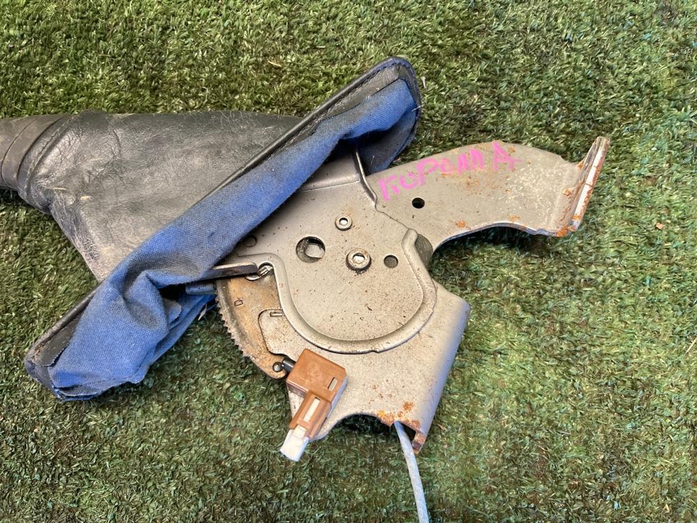 Ручник Toyota Corolla 2011 E 151