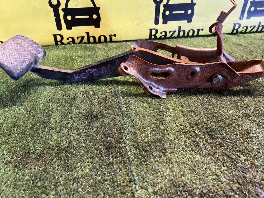 Педаль тормоза Toyota Corolla 2011 E 151